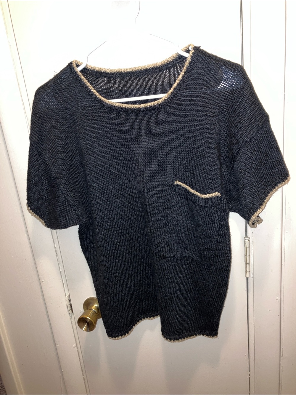 Classic Black Short-Sleeve Crew Sweater with Contrast Trim Large